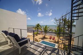 Villa Armoniosa Ocean View 2BR w Beachfront Pool - Upper Level