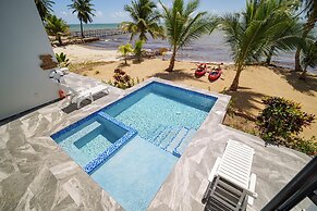 Villa Armoniosa Ocean View 2BR w Beachfront Pool - Upper Level