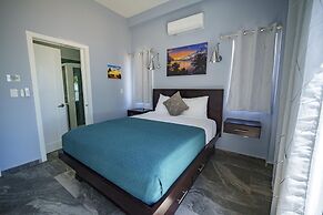 Villa Armoniosa Ocean View 2BR w Beachfront Pool - Upper Level