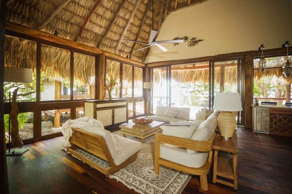 All-inclusive Sapodilla Private Island