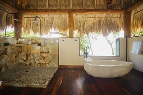 All-inclusive Sapodilla Private Island