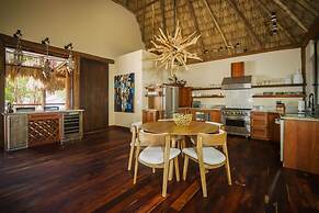 All-inclusive Sapodilla Private Island