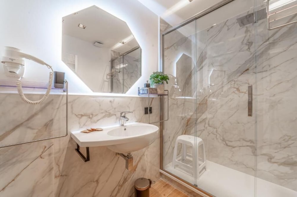 Luxury Vatican Rooms