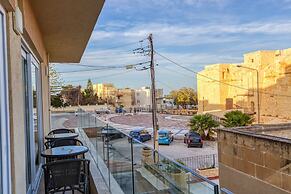 Charming Marsaskala Stay Balcony Seafront Walks