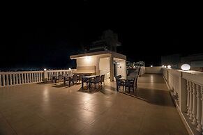 Aura Inn & Suites