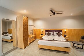 Aura Inn & Suites