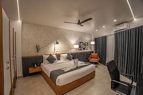 Aura Inn & Suites