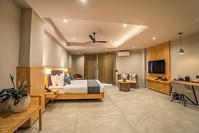 Aura Inn & Suites