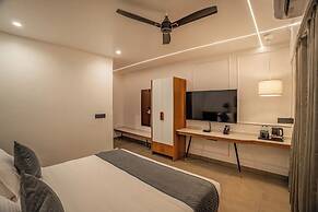 Aura Inn & Suites