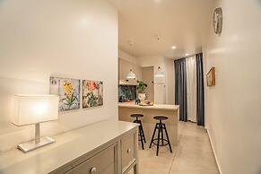 Aura Inn & Suites