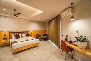 Aura Inn & Suites