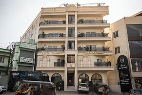 Aura Inn & Suites