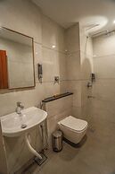 Aura Inn & Suites