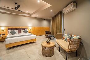 Aura Inn & Suites