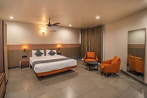 Aura Inn & Suites