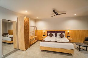 Aura Inn & Suites
