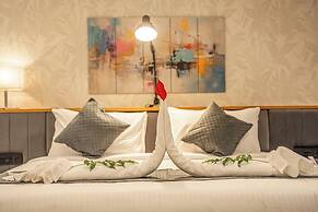 Aura Inn & Suites