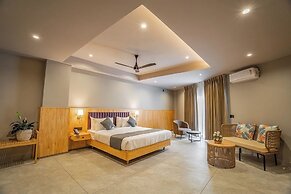 Aura Inn & Suites