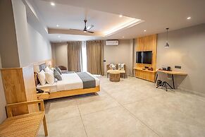 Aura Inn & Suites
