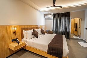 Aura Inn & Suites