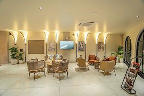Aura Inn & Suites