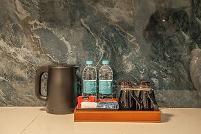 Aura Inn & Suites