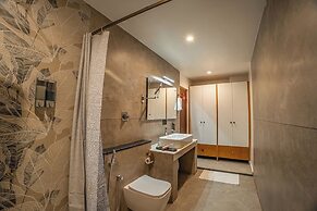 Aura Inn & Suites