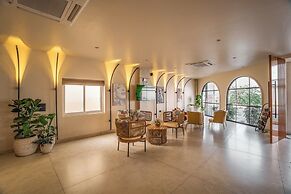 Aura Inn & Suites
