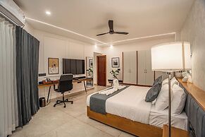 Aura Inn & Suites