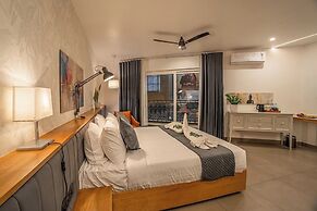 Aura Inn & Suites
