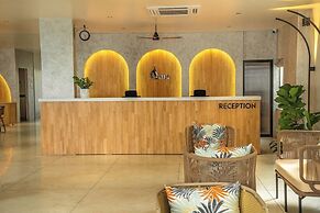 Aura Inn & Suites
