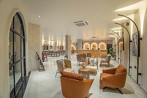 Aura Inn & Suites