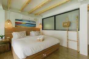 The Cozy Beach Front Hotel