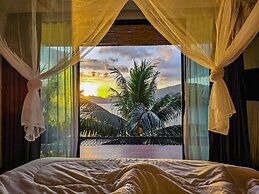 The Cozy Beach Front Hotel