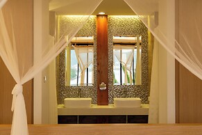 The Cozy Beach Front Hotel