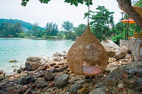 The Cozy Beach Front Hotel
