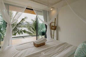 The Cozy Beach Front Hotel