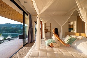 The Cozy Beach Front Hotel