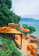 The Cozy Beach Front Hotel