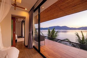 The Cozy Beach Front Hotel