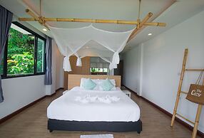 The Cozy Beach Front Hotel