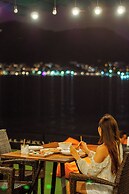 The Cozy Beach Front Hotel
