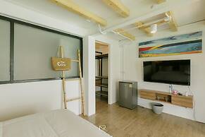 The Cozy Beach Front Hotel