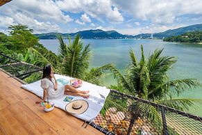 The Cozy Beach Front Hotel