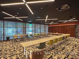 LUX The Modern Retro Studio