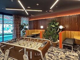 LUX The Modern Retro Studio