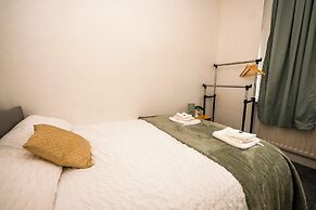 Apt - Sleeps 10 - Parking - Ideal for Contractors