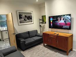 Dale Combe is a mid Terrace House