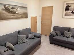 Dale Combe is a mid Terrace House