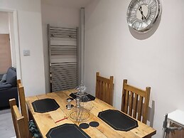 Dale Combe is a mid Terrace House